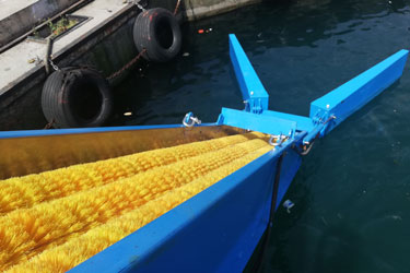 Bow Collector Brush Oil Skimmer