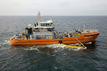 Vessel Mounted In Built Oil Skimmer