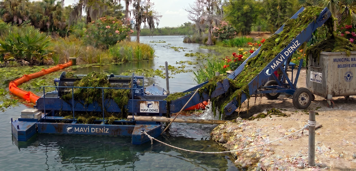 River – Floating Litter Trap With Conveyor (1) River – Floating Litter Trap With Conveyor (1)