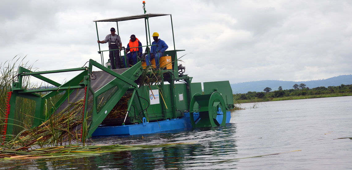 Aquatic Weed Harvester (12) Aquatic Weed Harvester (12)