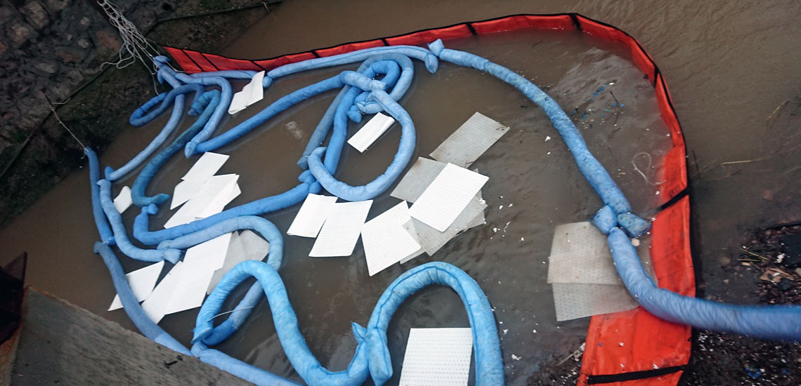 River Oil Spill Response Oil Boom