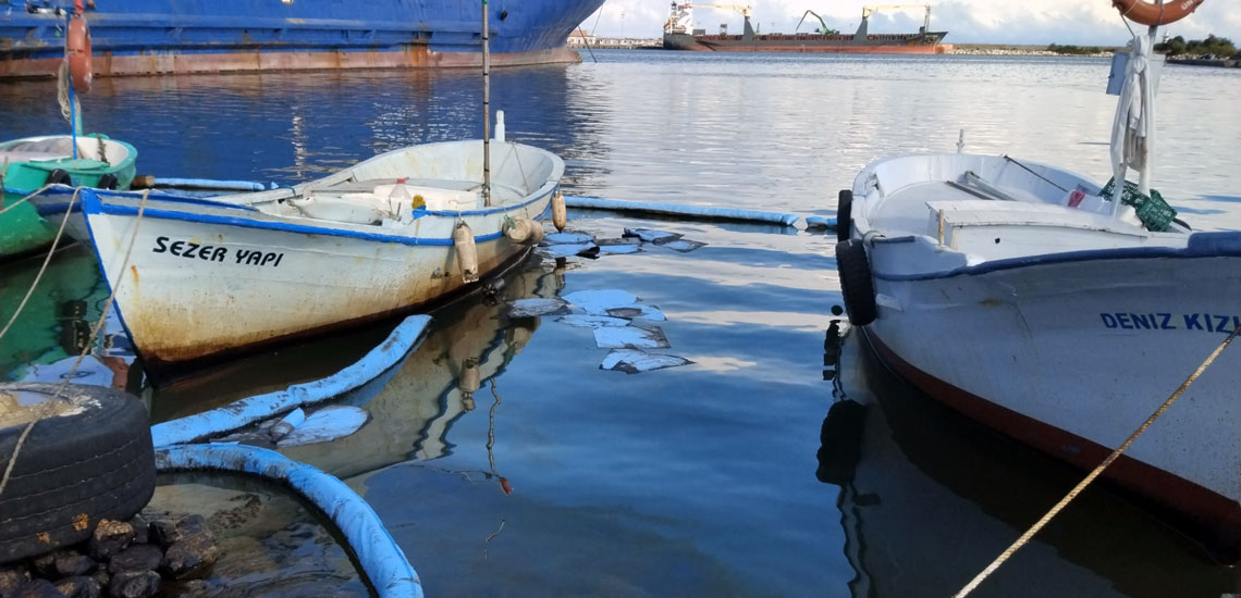 Shipyard Oil Spill Operation Oil Boom Oil Pad 1